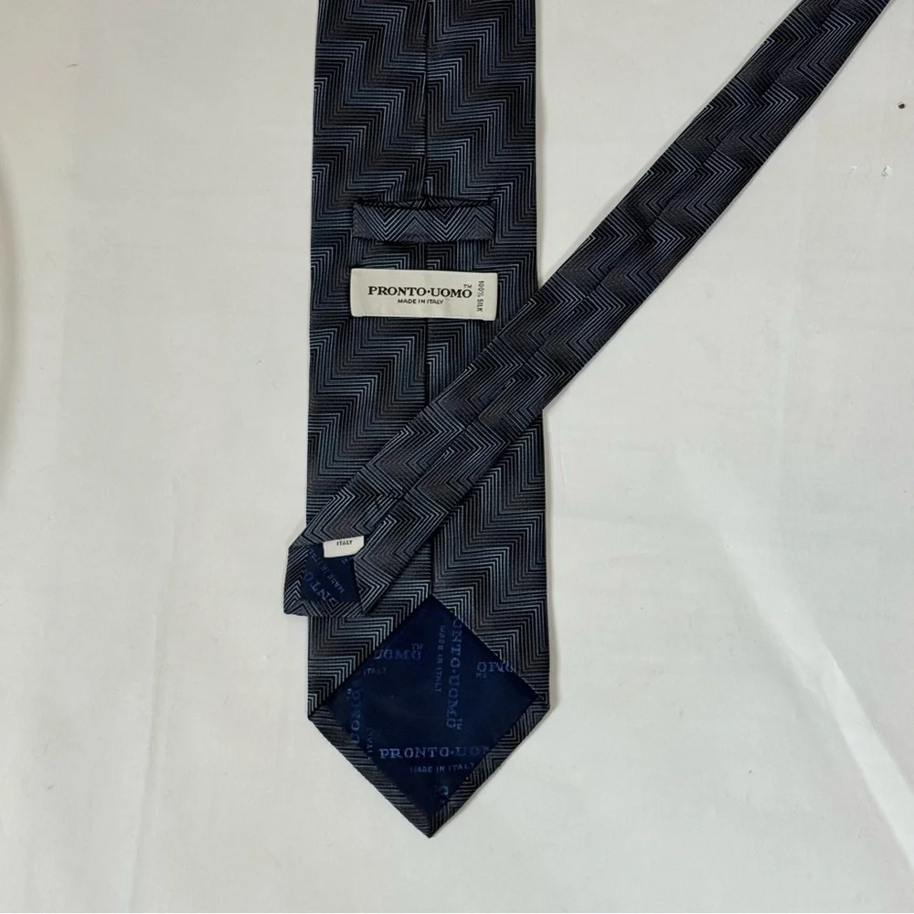 Pronto Uomo Men’s Necktie Gray Chevron Patterned Tie